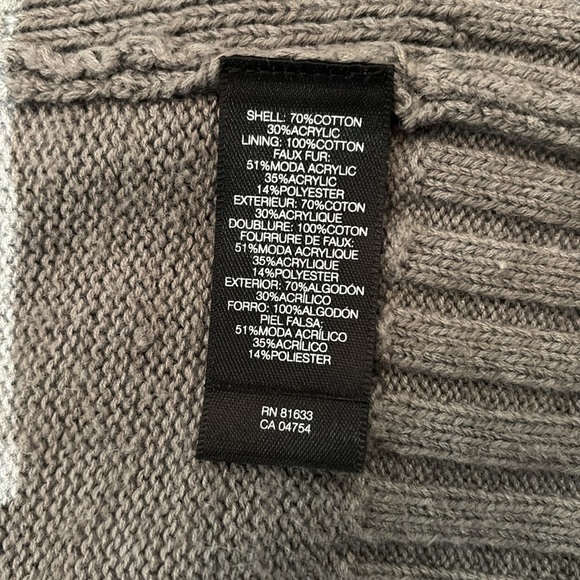 Kenneth Cole New York Faux Fur Grey Vest Size Small - Picture 6 of 6